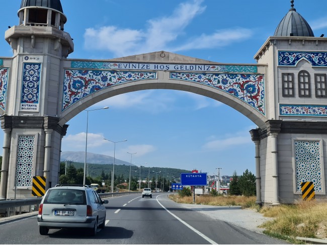 Kütahya Domaniç Sarıot Köyünün İçinde 1.734 M2 Bahçe Ful Doğa Ve Kısmen Köy Manzaralı Malikaneye 100 Metre Mesafede Resmi Tek Tapulu Köyün En Güzel Lokasyonundadır