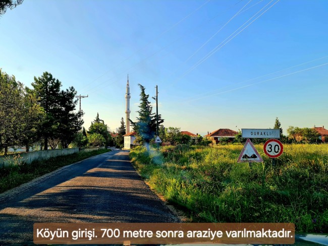 Uşak Karahallı Külköy'de Organize Sanayiye ve Köye Yakın, Köy ve Doğa Manzaralı 6.650 m2 Yatırımlık Kupon Bağ Bahçe. İlan Açıklamasını Okuyarak İletişime Geçiniz Lütfen.