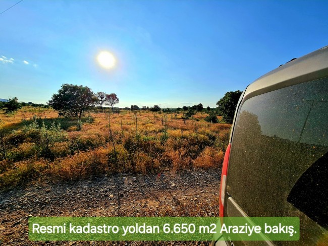 Uşak Karahallı Külköy'de Organize Sanayiye ve Köye Yakın, Köy ve Doğa Manzaralı 6.650 m2 Yatırımlık Kupon Bağ Bahçe. İlan Açıklamasını Okuyarak İletişime Geçiniz Lütfen.