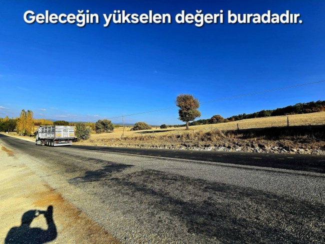 Uşak Banaz Merkeze Çok Yakın Ana Yol Üstünde 3.739 m2 Yatırımlık Arazi. Açıklamayı Okuyarak Arayınız