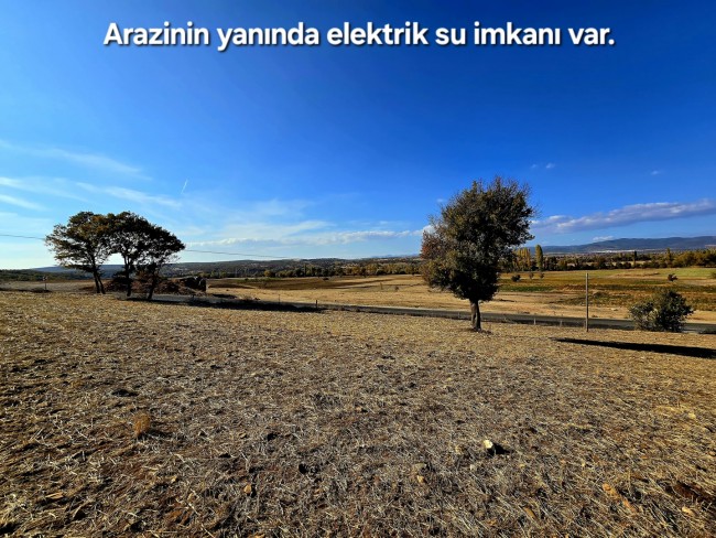 Uşak Banaz Merkeze Çok Yakın Ana Yol Üstünde 3.739 m2 Yatırımlık Arazi. Açıklamayı Okuyarak Arayınız