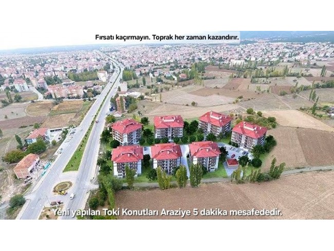 Uşak Banaz Merkeze Çok Yakın Ana Yol Üstünde 3.739 m2 Yatırımlık Arazi. Açıklamayı Okuyarak Arayınız