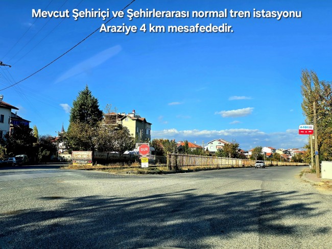 Uşak Banaz Merkeze Çok Yakın Ana Yol Üstünde 3.739 m2 Yatırımlık Arazi. Açıklamayı Okuyarak Arayınız