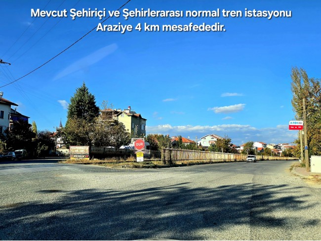 Uşak Banaz Merkeze Çok Yakın Ana Yol Üstünde 3.739 m2 Yatırımlık Arazi. Açıklamayı Okuyarak Arayınız