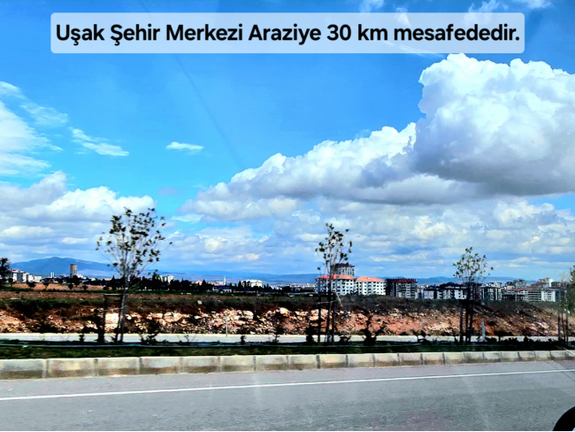 Uşak Karahallı Kavaklı'da 4.505 m2 Köy Girişi Arsa ve Bağ. Açıklamayı Okuyarak Arayınız