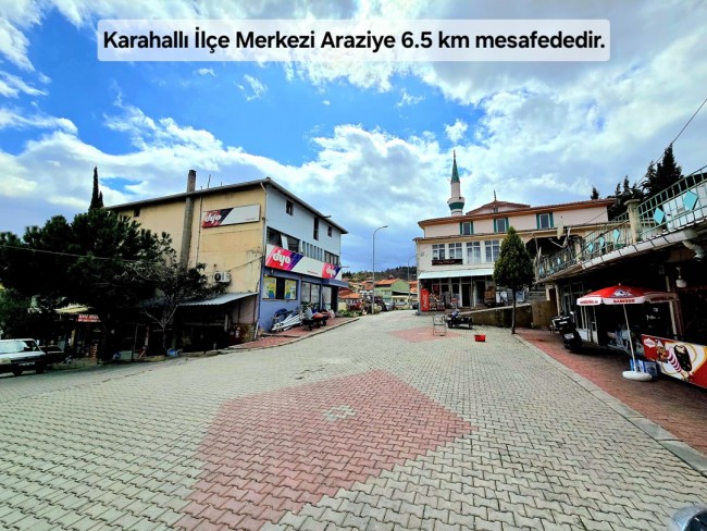 Uşak Karahallı Kavaklı'da 4.505 m2 Köy Girişi Arsa ve Bağ. Açıklamayı Okuyarak Arayınız
