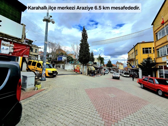 Uşak Karahallı Kavaklı'da 4.505 m2 Köy Girişi Arsa ve Bağ. Açıklamayı Okuyarak Arayınız