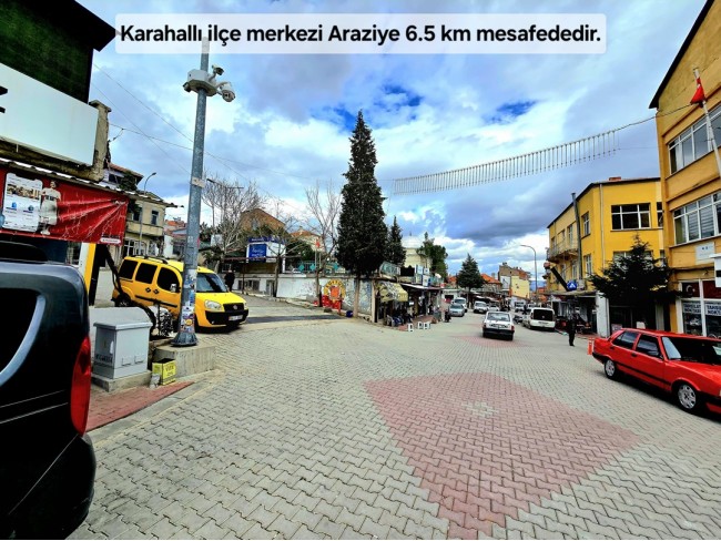 Uşak Karahallı Kavaklı'da 4.505 m2 Köy Girişi Arsa ve Bağ. Açıklamayı Okuyarak Arayınız