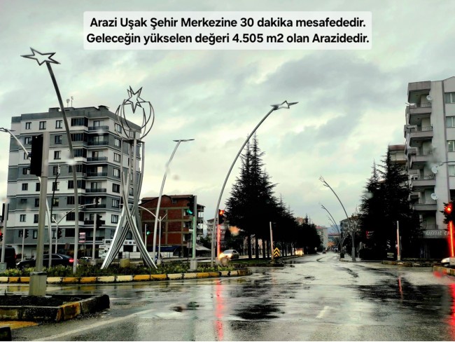 Uşak Karahallı Kavaklı'da 4.505 m2 Köy Girişi Arsa ve Bağ. Açıklamayı Okuyarak Arayınız