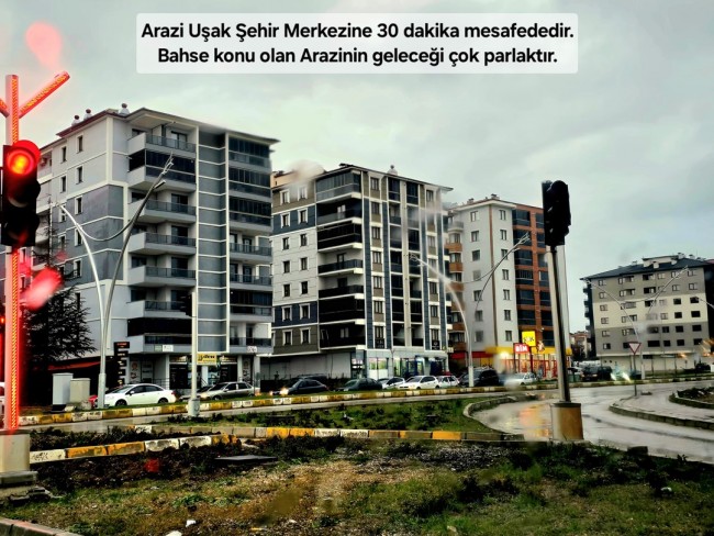 Uşak Karahallı Kavaklı'da 4.505 m2 Köy Girişi Arsa ve Bağ. Açıklamayı Okuyarak Arayınız