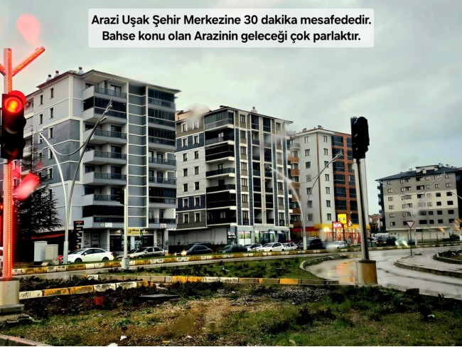 Uşak Karahallı Kavaklı'da 4.505 m2 Köy Girişi Arsa ve Bağ. Açıklamayı Okuyarak Arayınız