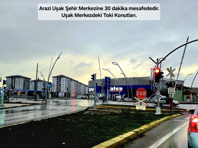 Uşak Karahallı Kavaklı'da 4.505 m2 Köy Girişi Arsa ve Bağ. Açıklamayı Okuyarak Arayınız