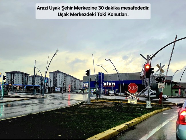 Uşak Karahallı Kavaklı'da 4.505 m2 Köy Girişi Arsa ve Bağ. Açıklamayı Okuyarak Arayınız