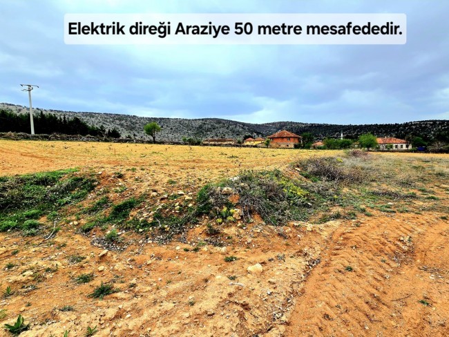 Uşak Karahallı Kavaklı'da 4.505 m2 Köy Girişi Arsa ve Bağ. Açıklamayı Okuyarak Arayınız