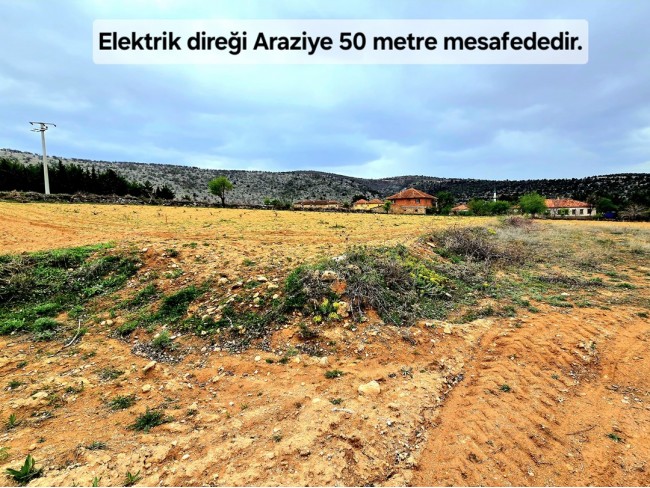 Uşak Karahallı Kavaklı'da 4.505 m2 Köy Girişi Arsa ve Bağ. Açıklamayı Okuyarak Arayınız