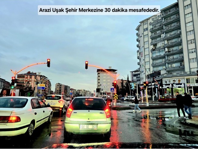 Uşak Karahallı Kavaklı'da 4.505 m2 Köy Girişi Arsa ve Bağ. Açıklamayı Okuyarak Arayınız