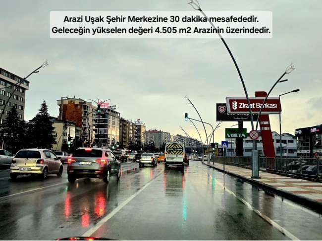 Uşak Karahallı Kavaklı'da 4.505 m2 Köy Girişi Arsa ve Bağ. Açıklamayı Okuyarak Arayınız