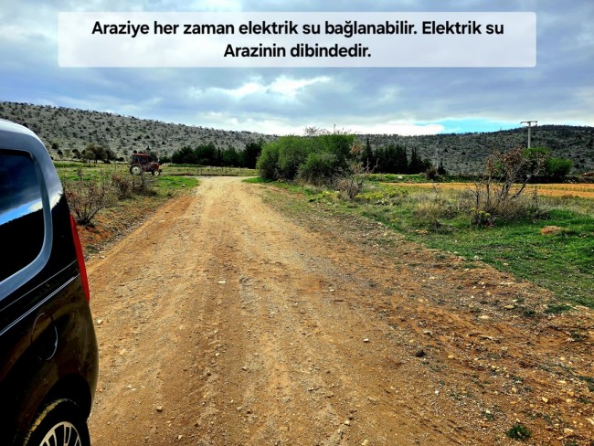 Uşak Karahallı Kavaklı'da 4.505 m2 Köy Girişi Arsa ve Bağ. Açıklamayı Okuyarak Arayınız