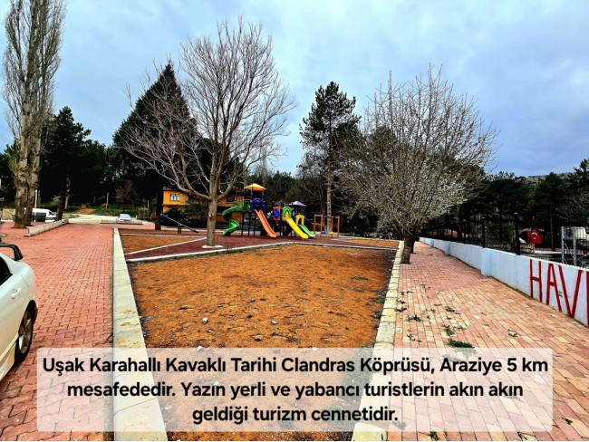 Uşak Karahallı Kavaklı'da 4.505 m2 Köy Girişi Arsa ve Bağ. Açıklamayı Okuyarak Arayınız