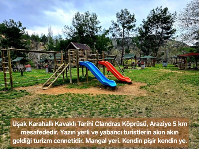Uşak Karahallı Kavaklı'da 4.505 m2 Köy Girişi Arsa ve Bağ. Açıklamayı Okuyarak Arayınız