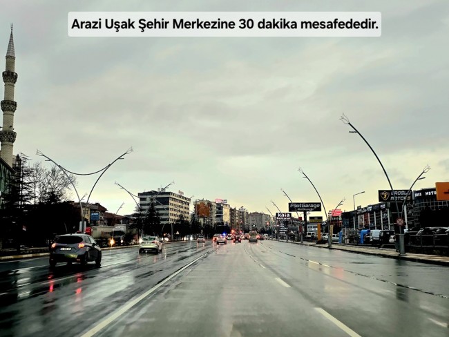 Uşak Karahallı Kavaklı'da 4.505 m2 Köy Girişi Arsa ve Bağ. Açıklamayı Okuyarak Arayınız