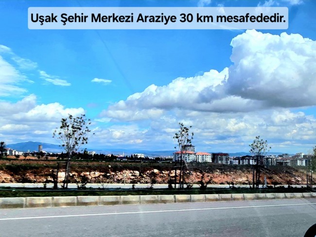 Uşak Karahallı Kavaklı'da 4.505 m2 Köy Girişi Arsa ve Bağ. Açıklamayı Okuyarak Arayınız