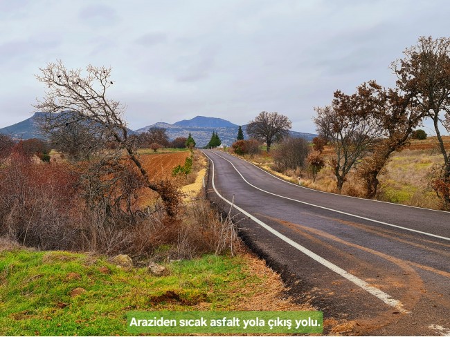 Uşak Ulubey Kışla'da Köy Doğa Yol Manzaralı, İmara Yakın 4.855 m2 Arazi. Açıklamayı Okuyunuz