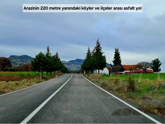 Uşak Ulubey Kışla'da Köy Doğa Yol Manzaralı, İmara Yakın 4.855 m2 Arazi. Açıklamayı Okuyunuz