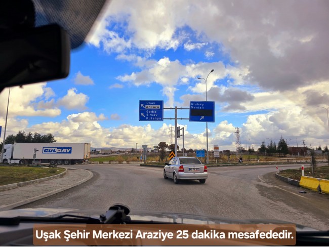 Uşak Ulubey Kışla'da Köy Doğa Yol Manzaralı, İmara Yakın 4.855 m2 Arazi. Açıklamayı Okuyunuz