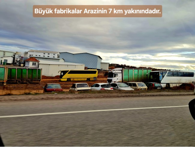 Uşak Ulubey Kışla'da Köy Doğa Yol Manzaralı, İmara Yakın 4.855 m2 Arazi. Açıklamayı Okuyunuz