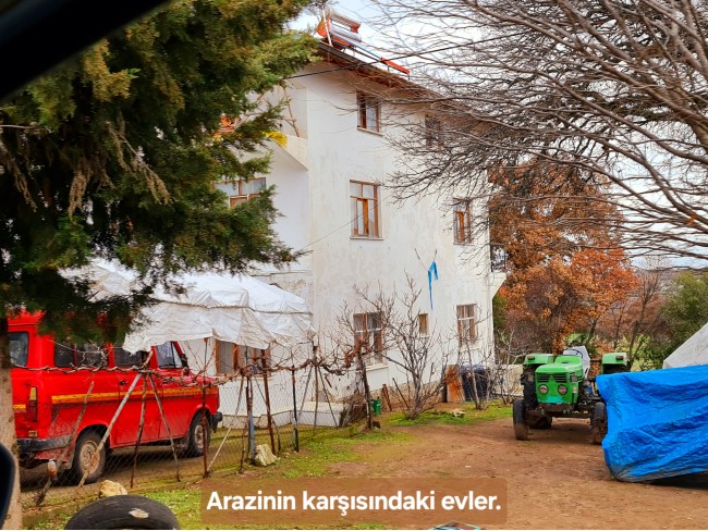 Uşak Ulubey Kışla'da Köy Doğa Yol Manzaralı, İmara Yakın 4.855 m2 Arazi. Açıklamayı Okuyunuz