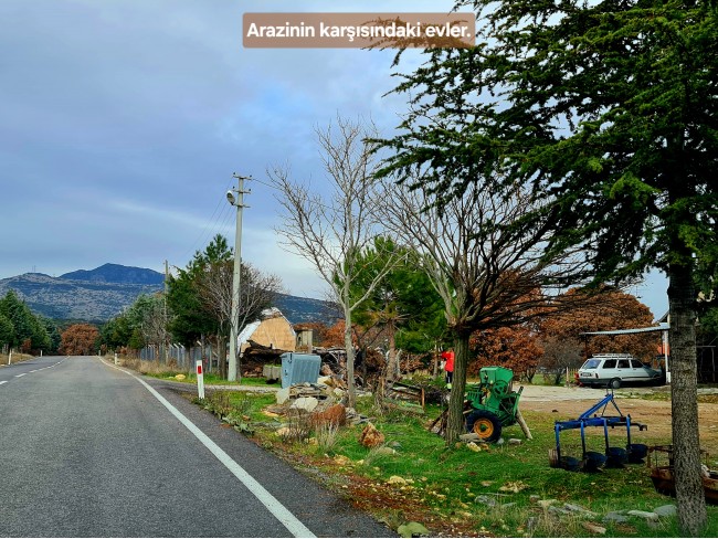 Uşak Ulubey Kışla'da Köy Doğa Yol Manzaralı, İmara Yakın 4.855 m2 Arazi. Açıklamayı Okuyunuz