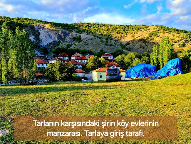 Afyonkarahisar Hocalar Akçadere Köydibinde 1.944 m2 Tarla. Açıklamayı Okuyunuz