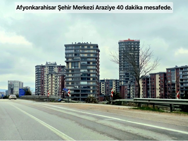 Afyonkarahisar Hocalar Akçadere Köydibinde 1.944 m2 Tarla. Açıklamayı Okuyunuz