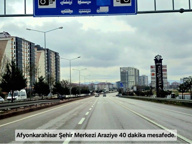 Afyonkarahisar Hocalar Akçadere Köydibinde 1.944 m2 Tarla. Açıklamayı Okuyunuz