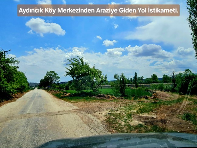 Kütahya Emet Aydıncık'da Köy ve Doğa Manzaralı 3.347 m2 Yatırımlık Tarla. İlan Açıklamasını Okuyunuz