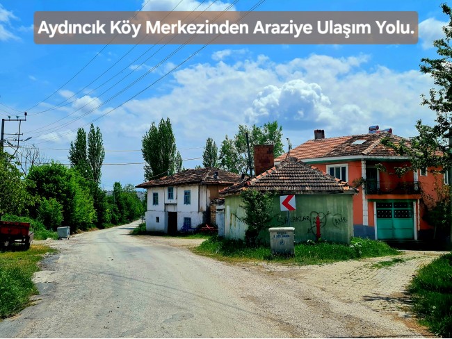 Kütahya Emet Aydıncık'da Köy ve Doğa Manzaralı 3.347 m2 Yatırımlık Tarla. İlan Açıklamasını Okuyunuz