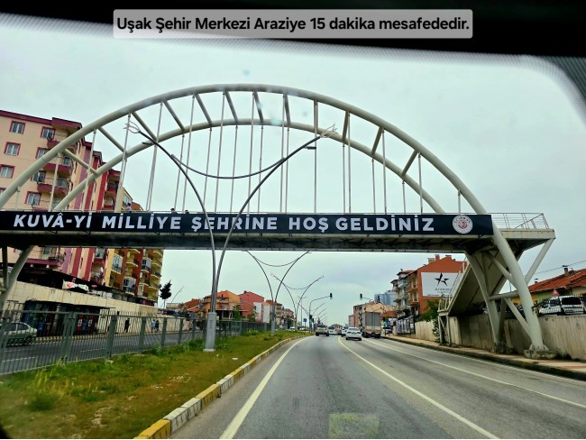 Uşak Banaz Kızılhisar'da Köy ve Doğa Manzaralı 1.000 m2 Çok Güzel Bahçe. Açıklamayı Okuyunuz