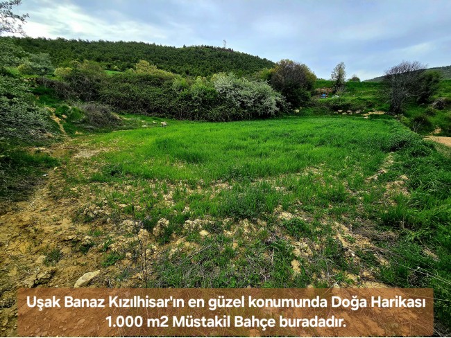 Uşak Banaz Kızılhisar'da Köy ve Doğa Manzaralı 1.000 m2 Çok Güzel Bahçe. Açıklamayı Okuyunuz