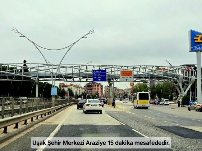 Uşak Banaz Kızılhisar'da Köy ve Doğa Manzaralı 1.000 m2 Çok Güzel Bahçe. Açıklamayı Okuyunuz