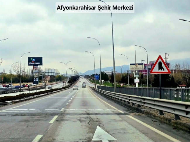 Afyon Emirdağ Leylekli'de 6.625 m2 Köy İçi, Çift Yola Cepheli Tarla. Açıklamayı Okuyarak Arayınız.