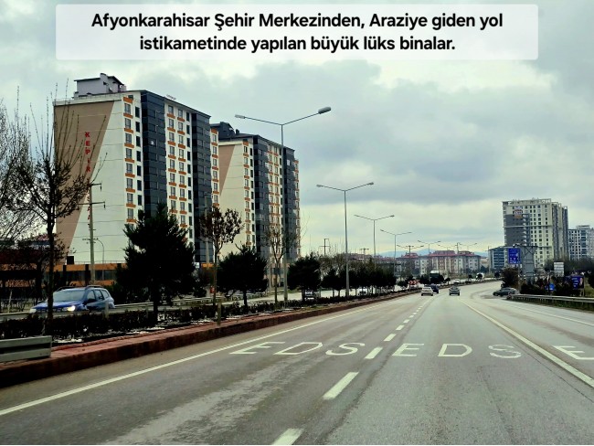 Afyon Emirdağ Leylekli'de 6.625 m2 Köy İçi, Çift Yola Cepheli Tarla. Açıklamayı Okuyarak Arayınız.