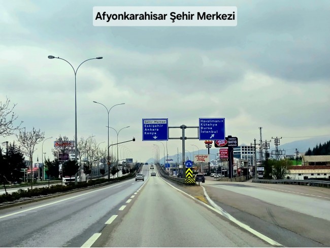 Afyon Emirdağ Leylekli'de 6.625 m2 Köy İçi, Çift Yola Cepheli Tarla. Açıklamayı Okuyarak Arayınız.