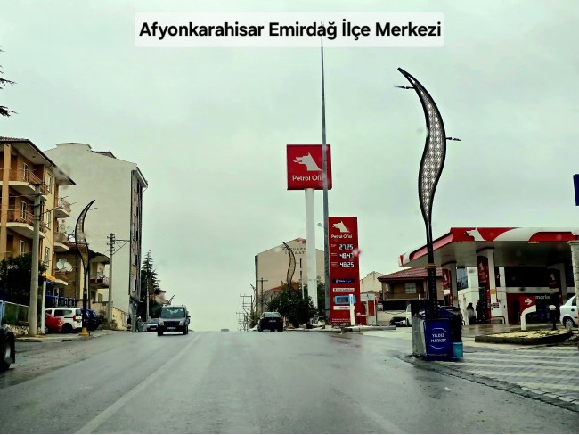 Afyon Emirdağ Leylekli'de 6.625 m2 Köy İçi, Çift Yola Cepheli Tarla. Açıklamayı Okuyarak Arayınız.