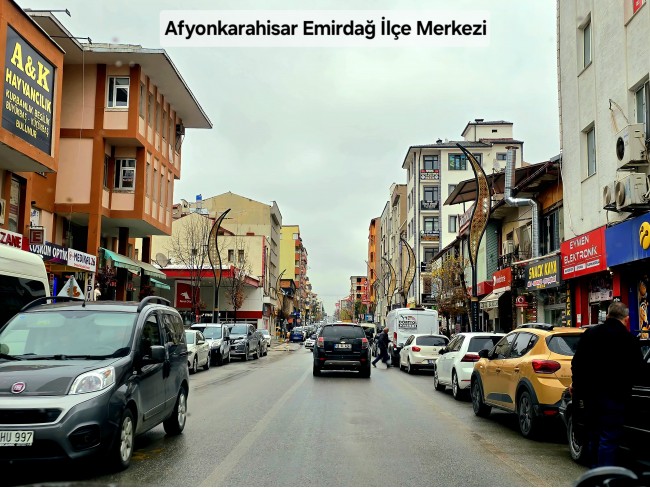 Afyon Emirdağ Leylekli'de 6.625 m2 Köy İçi, Çift Yola Cepheli Tarla. Açıklamayı Okuyarak Arayınız.