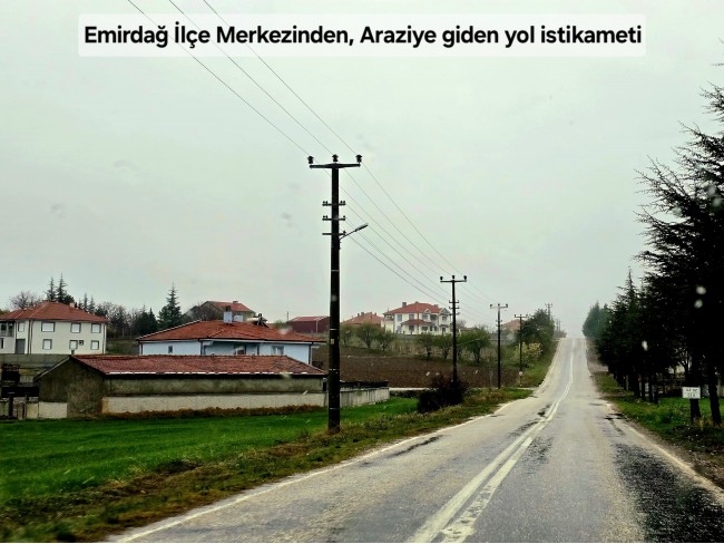 Afyon Emirdağ Leylekli'de 6.625 m2 Köy İçi, Çift Yola Cepheli Tarla. Açıklamayı Okuyarak Arayınız.