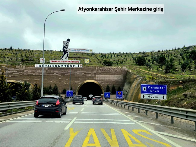 Afyon Emirdağ Leylekli'de 6.625 m2 Köy İçi, Çift Yola Cepheli Tarla. Açıklamayı Okuyarak Arayınız.