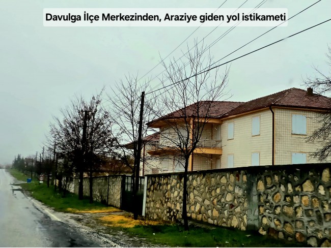 Afyon Emirdağ Leylekli'de 6.625 m2 Köy İçi, Çift Yola Cepheli Tarla. Açıklamayı Okuyarak Arayınız.