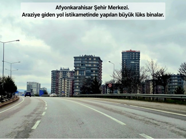 Afyon Emirdağ Leylekli'de 6.625 m2 Köy İçi, Çift Yola Cepheli Tarla. Açıklamayı Okuyarak Arayınız.