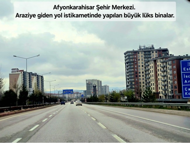 Afyon Emirdağ Leylekli'de 6.625 m2 Köy İçi, Çift Yola Cepheli Tarla. Açıklamayı Okuyarak Arayınız.